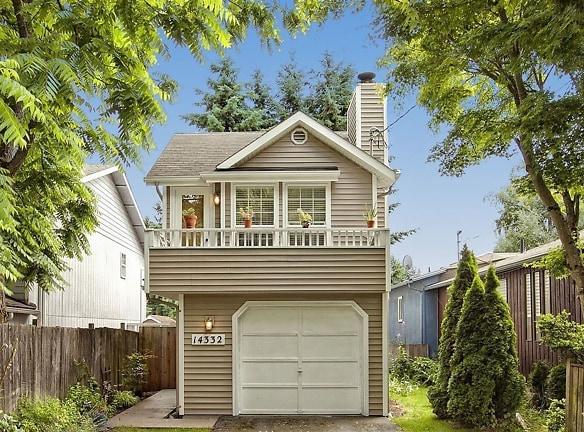 14332 Wayne Pl N - Seattle, WA 98133 - Home For Rent
