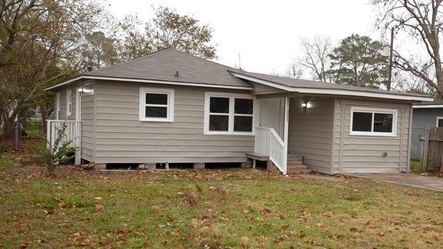 221 3rd St, Brazoria, TX 77422 for Rent