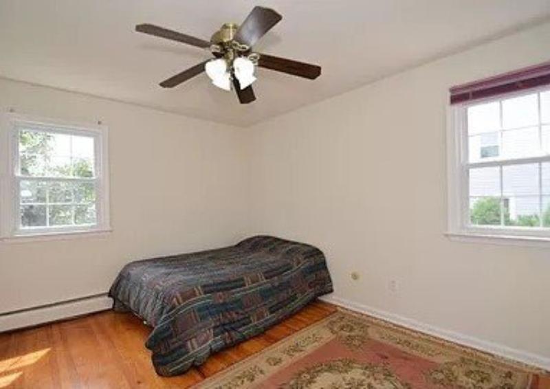 Spacious furnished room for rent - Utilities and Wifi included
