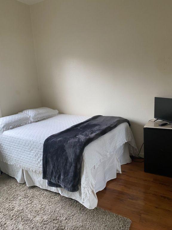 Bedroom and bathroom for Rent