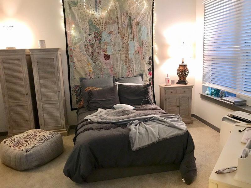 One Bedroom Apt/ Super Nice/ Large/ Balcony/ Downtown for Rent