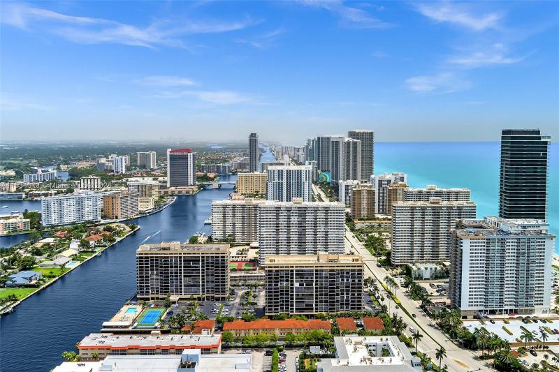 2069 S Ocean Dr Unit: TH17 Hallandale Beach FL 33009 for Rent