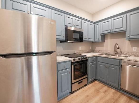 105 S Zetterower Ave - Statesboro, GA 30458 - Home For Rent