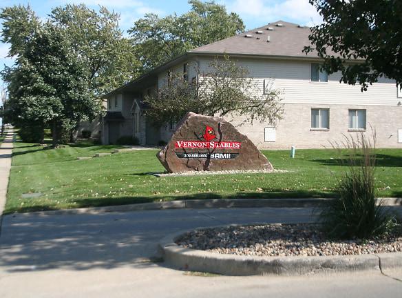 327 E Vernon Ave unit 08-B - Normal, IL 61761 - Home For Rent