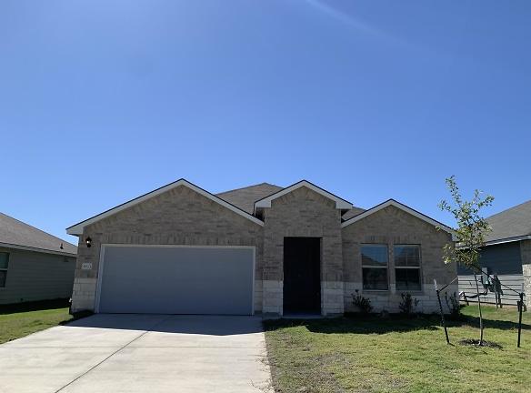 8523 Brahma Plns Rd - Temple, TX 76502 - Home For Rent