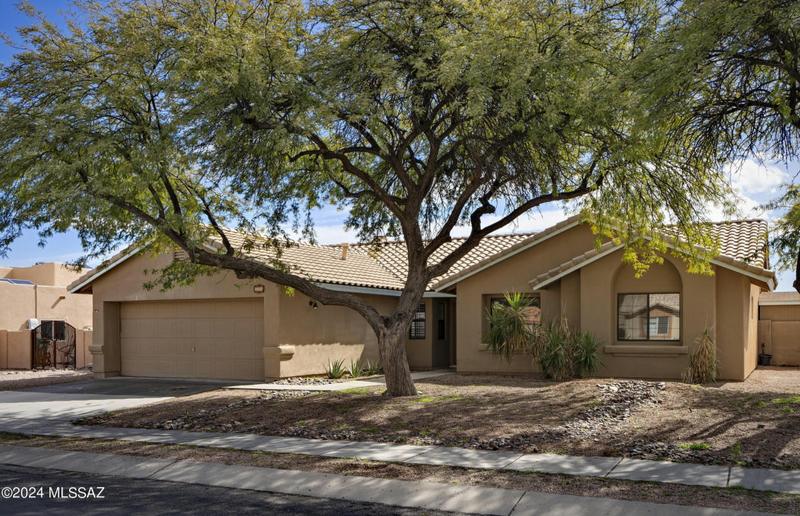 8892 N SAFFLOWER LN, Tucson, AZ 85743 Single Family Residence For Sale  MLS# 22403441