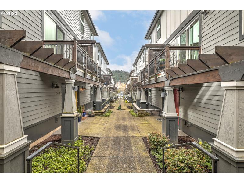 8633 N CRAWFORD ST, Portland OR 97203 for Sale