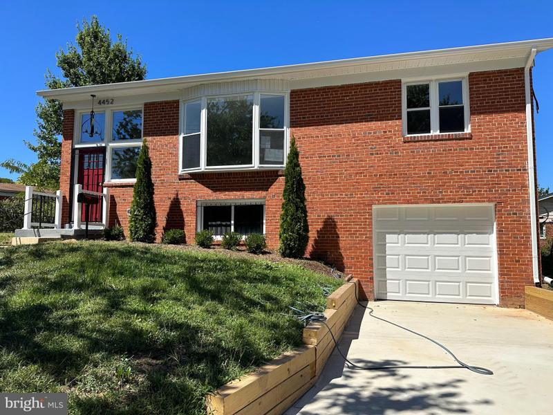 4452 Hilltop Terrace Southeast, Washington, DC 20019 for Sale