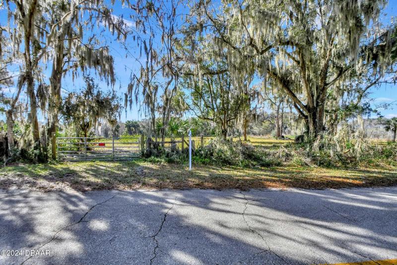 320 LAKE GERTIE RD, De Land, FL 32720 Land For Sale  MLS# 1118544 for Rent