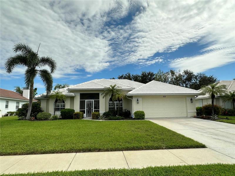 553 LAKE OF THE WOODS DR, VENICE, FL 34293 Single Family Residence For Sale  MLS# A4599224