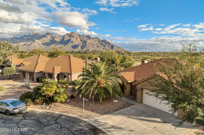 1351 W Sandtrap Way, Tucson, AZ 85737 - MLS 22400806 for Sale