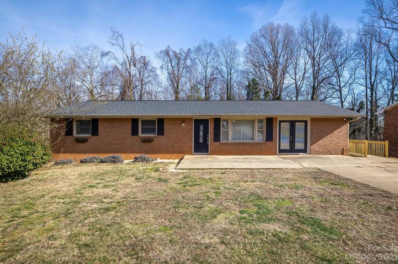 1924 30th St NE, Hickory, NC 28601 - MLS 4103130 for Sale