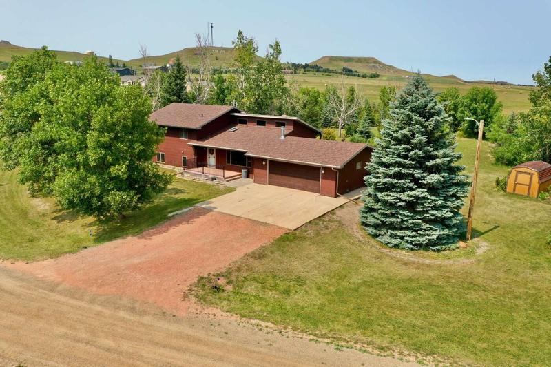 403 8th St NE, Bowman, ND 58623  617992291 for Sale