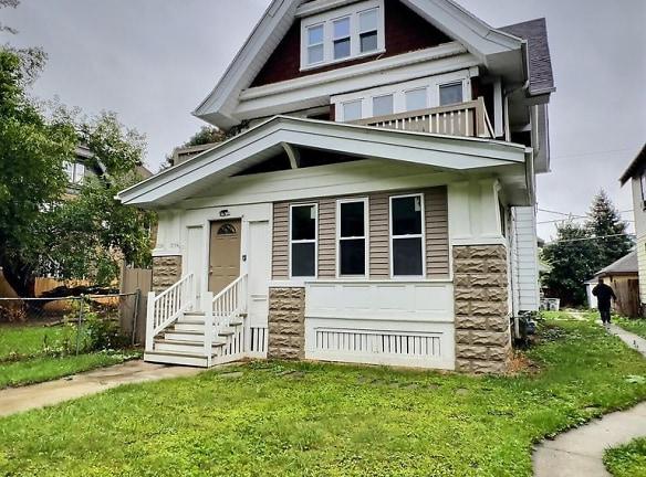 2736 N 39th St unit 2 - Milwaukee, WI 53210 - Home For Rent