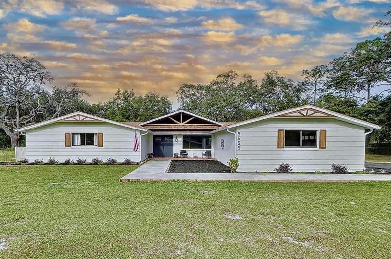 9555 Lakeview Dr, New Port Richey, FL 34654 - MLS W7860582 for Sale