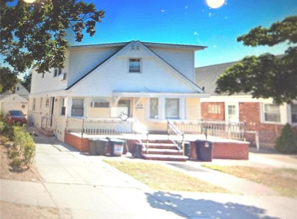 th St - Queens, NY 11004 - Home For Rent