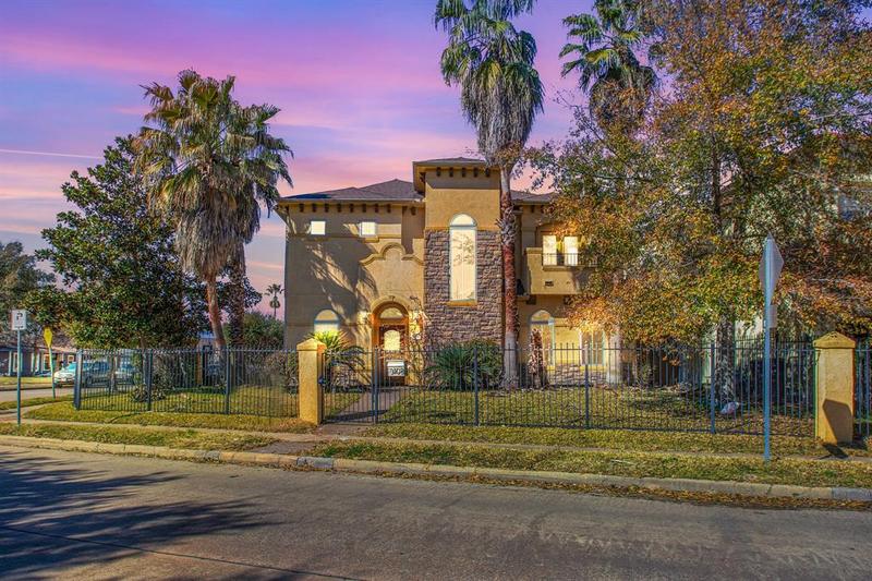 3108 Mcculloch Cir, Houston, TX 77056 for Sale