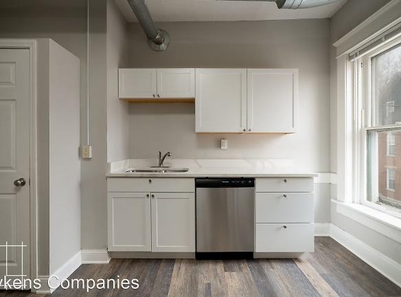 903 Oak St - Columbus, OH 43205 - Home For Rent