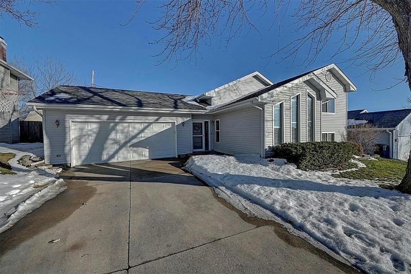 1727 26TH ST NW, Cedar Rapids, IA 52405 Single Family Residence For Sale  MLS# 2400588