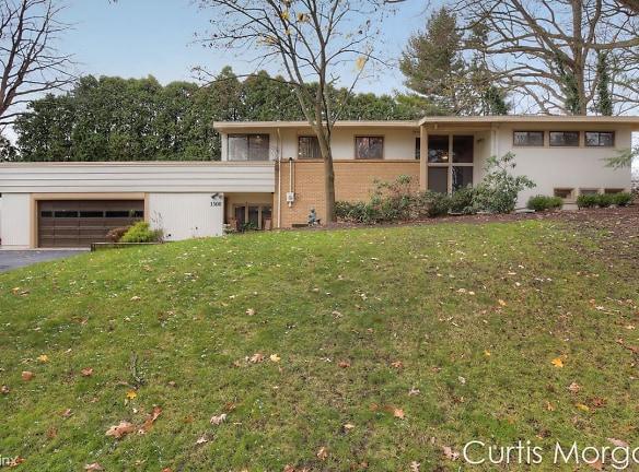 1500 Blythe Ct NW - Grand Rapids, MI 49504 - Home For Rent