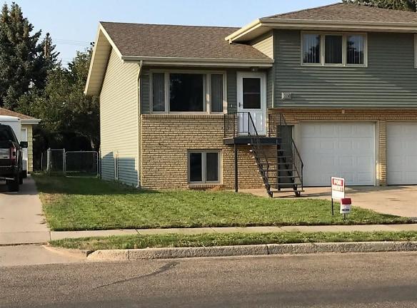700 E Turnpike Ave - Bismarck, ND 58501 - Home For Rent