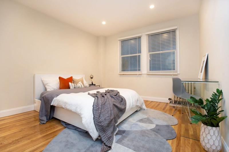 1 Bedroom / 1 Bathroom  686 Post for Sale