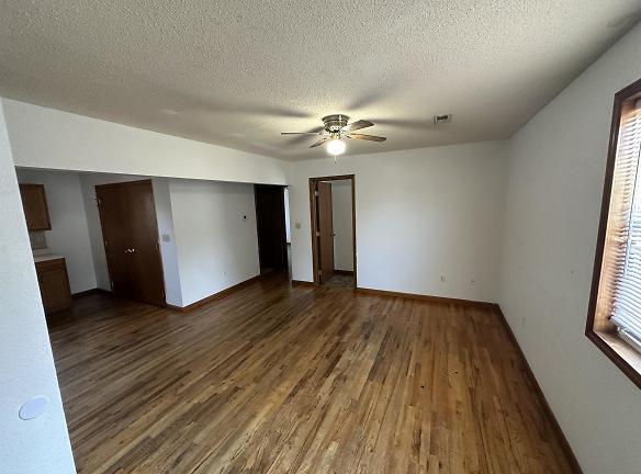 208 S Pacific St unit 2 - Cape Girardeau, MO 63703 - Home For Rent