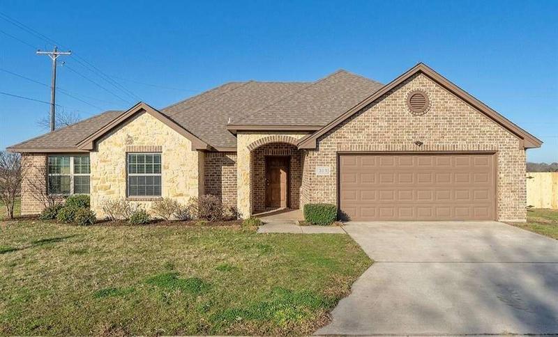 313 N Laramie Circle, Pilot Point, TX 76258  625120379 for Sale