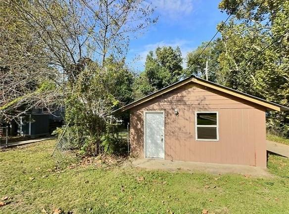 646 East Ave #B - Bogalusa, LA 70427 - Home For Rent