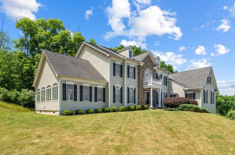 113 Rising Meadow, Middle Smithfield, PA 18302 - MLS 727928 for Sale