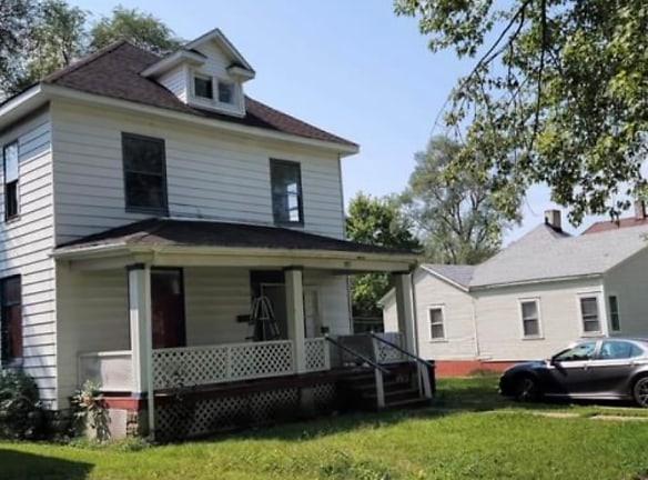 1157 West Cottage Hill Avenue - Decatur, IL 62522 - Home For Rent