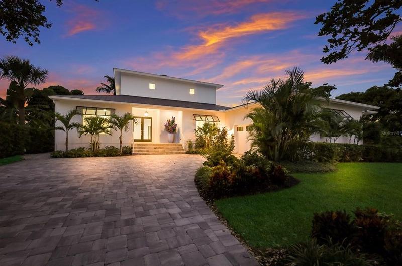 1718 Bay St, Sarasota, FL 34236 - MLS A4586511 for Sale