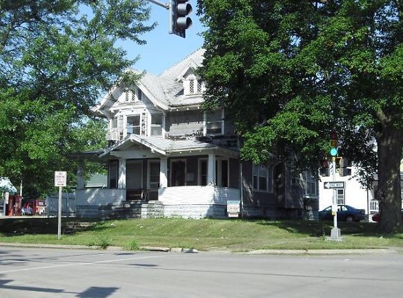 1002 W 4th St unit 3 - Waterloo, IA 50701 - Home For Rent