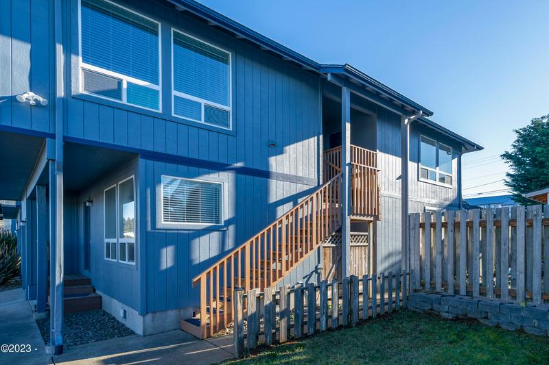 231 NW 3rd Street 2, Newport OR 97365 for Sale