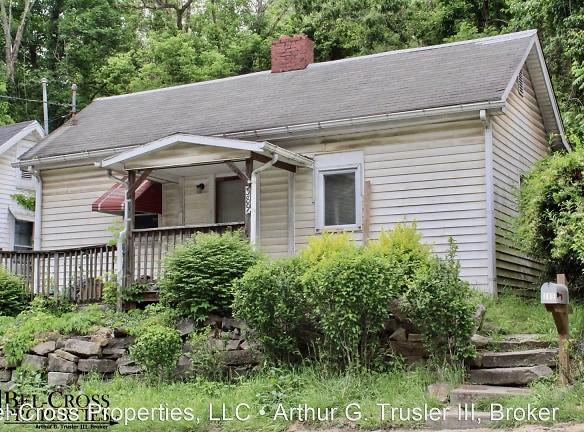 389 Falling Run Rd - Morgantown, WV 26505 - Home For Rent