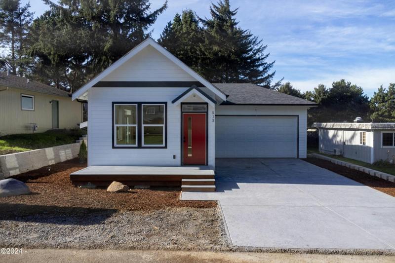 513 SE JETTY AVE, Lincoln City, OR 97367 Single Family Residence For Sale  MLS# 24-212