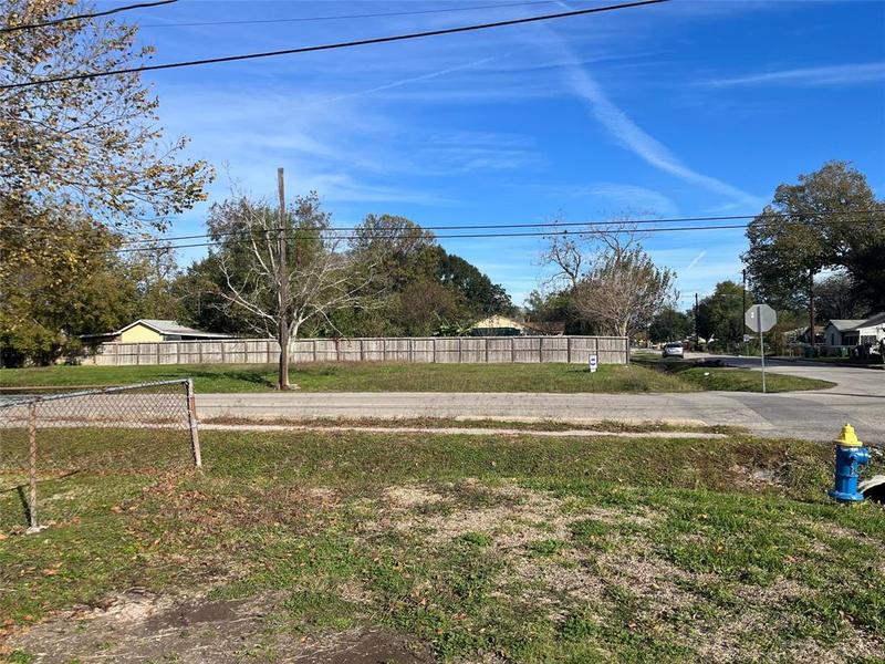 872 Granville Dr, Houston, TX 77091 for Sale