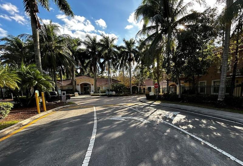 6728 W Sample Rd #6728, Coral Springs, FL 33067 for Sale