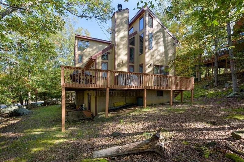 143 Oxford St, Pike County, PA 18324 - MLS 725173 for Sale