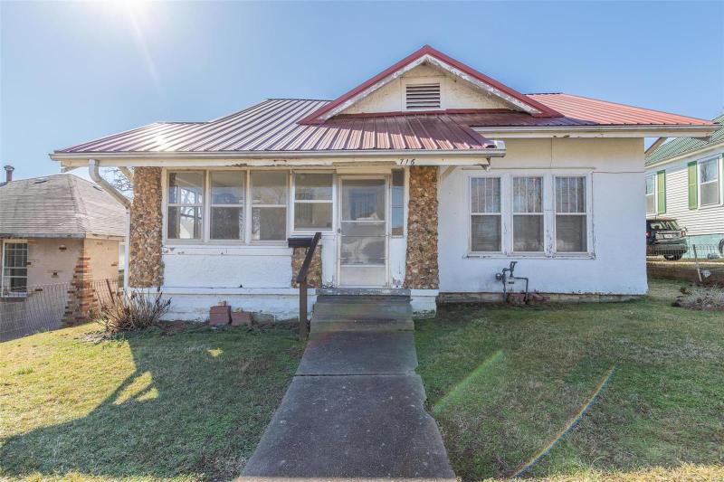 716 Cedar Street, Poplar Bluff, MO 63901 for Sale