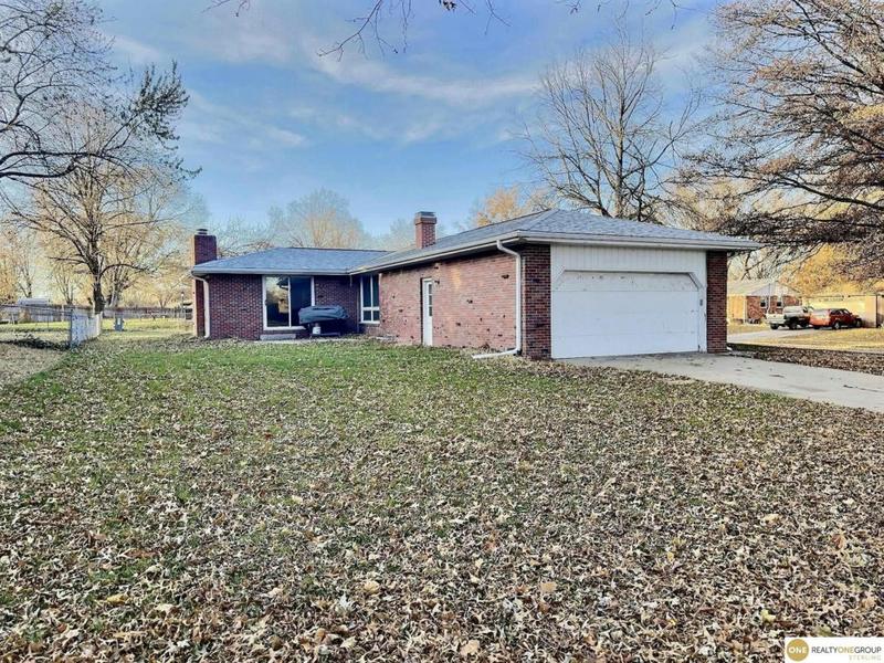 8631 SANDALWOOD DR, Lincoln, NE 68520 Single Family Residence For Sale  MLS# 22327522