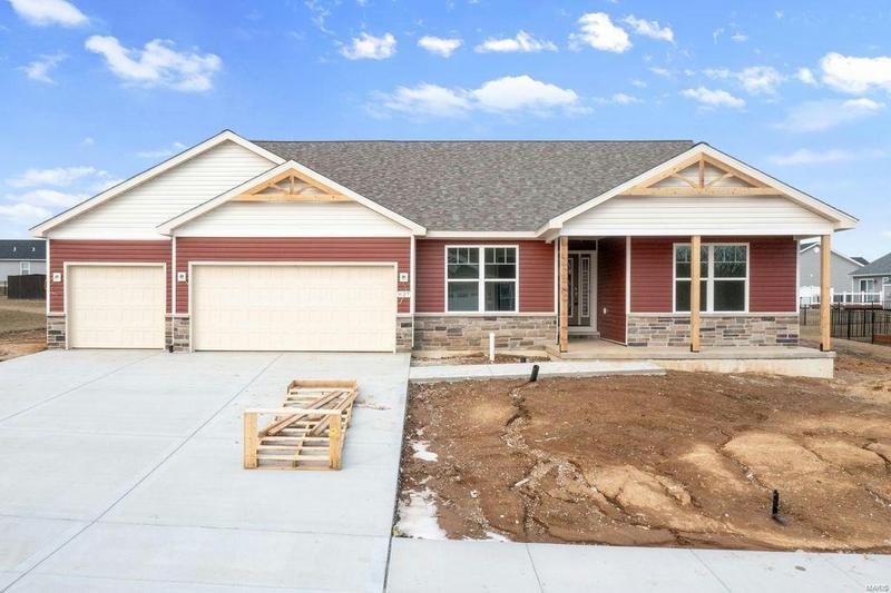 827 GLENBRIAR DR, Waterloo, IL 62298 Single Family Residence For Sale  MLS# 24002978