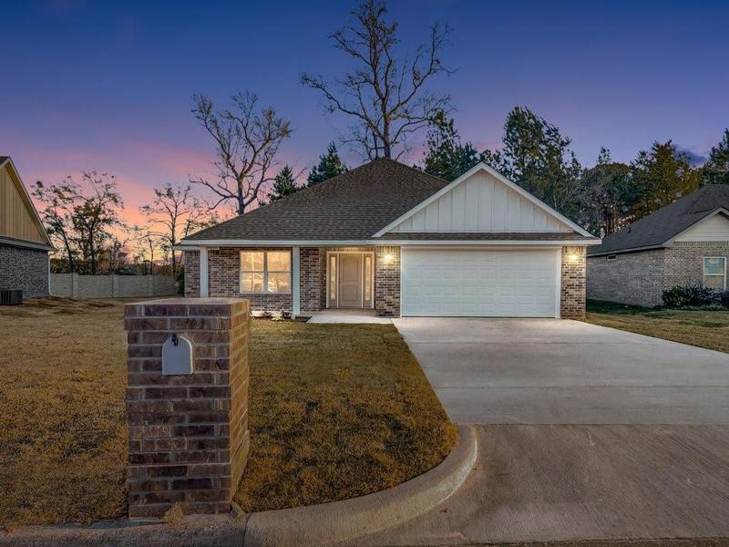 408 Saddle Trail Dr, Lufkin, TX 75904 for Sale