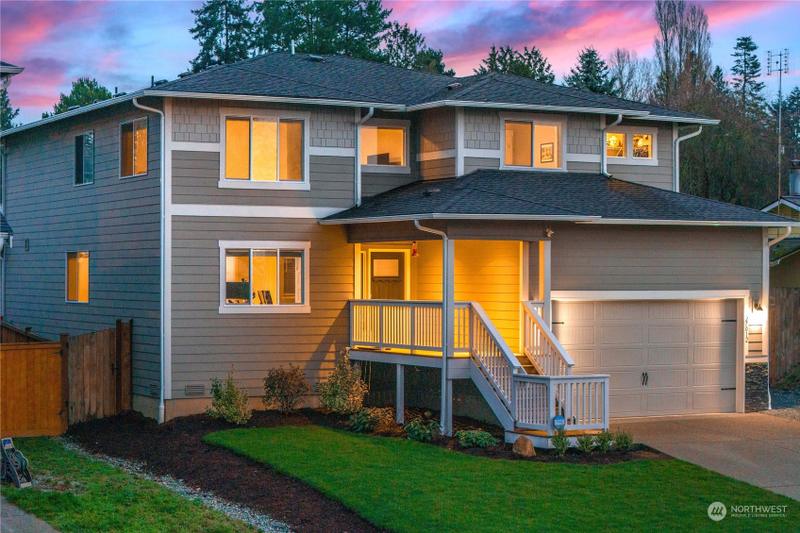 27012 13th Avenue South, Des Moines, WA 98198 for Sale