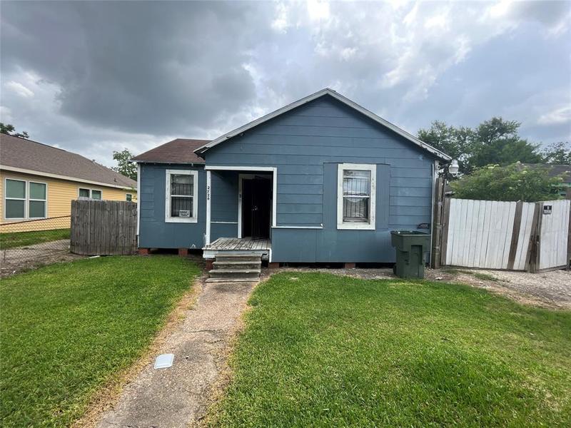 2726 12th St, Port Arthur, TX 77640 for Sale