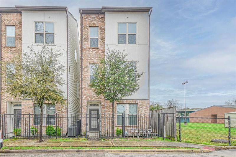 702 Clark St, Houston, TX 77020 for Rent
