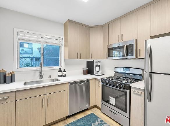 2727 Abbot Kinney Blvd #18 - Los Angeles, CA 90291 - Home For Rent