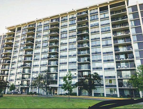 West Golf Road, Niles, IL 60714  616958896 for Rent