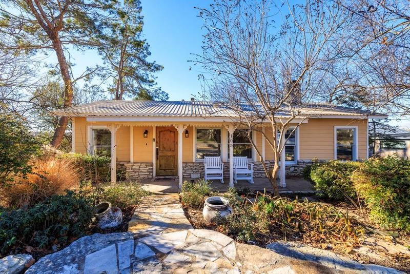 105 Creek St, Fredericksburg, TX 78624 for Sale