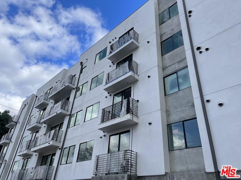10867 Fruitland Drive, Unit 303, Studio City, CA 91604 for Rent
